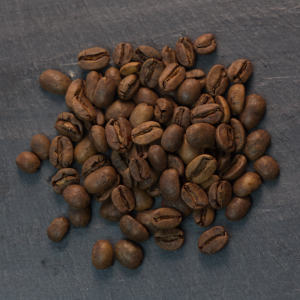 Présentation de grains de café décaféiné du Mexique, torréfaction et vente en Normandie