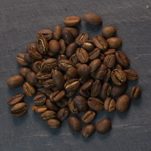 Présentation de grains de café Moka Sidamo d'Ethiopie, torréfaction et vente en Normandie